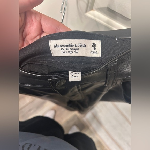 Abercrombie & Fitch Vegan Leather 90’s Straight Ultra High Rise 29 Curve Love - Picture 5 of 6